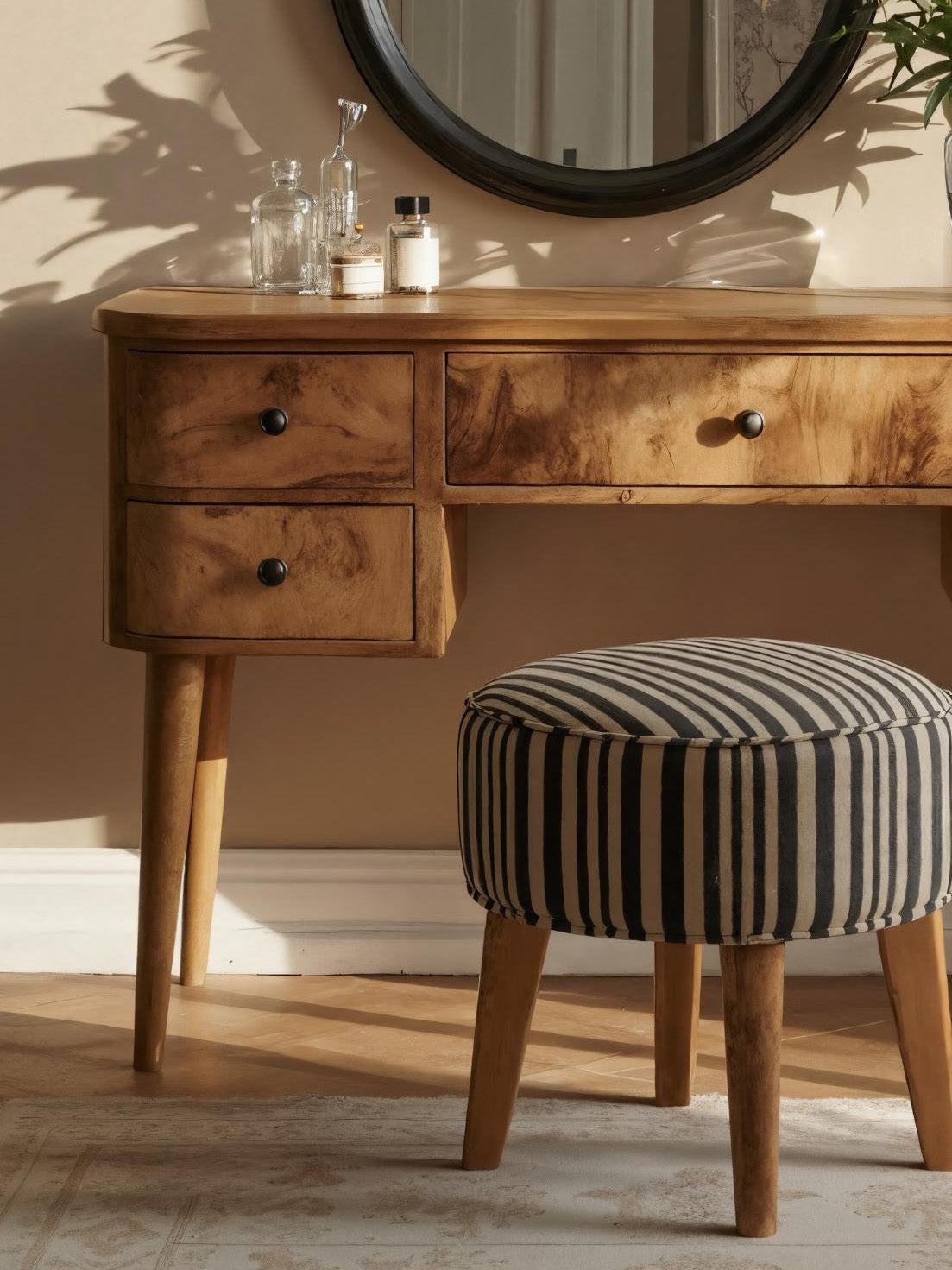Handmade Vanity Table with Drawers for Bedroom - detail view 3