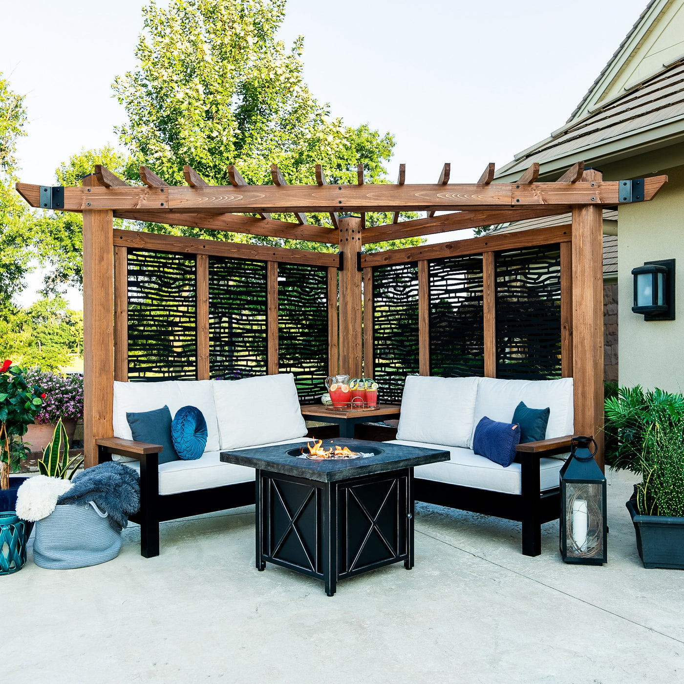 Tuscany Corner Pergola with Conversation Seating - Bamboo Panels - detail view 3